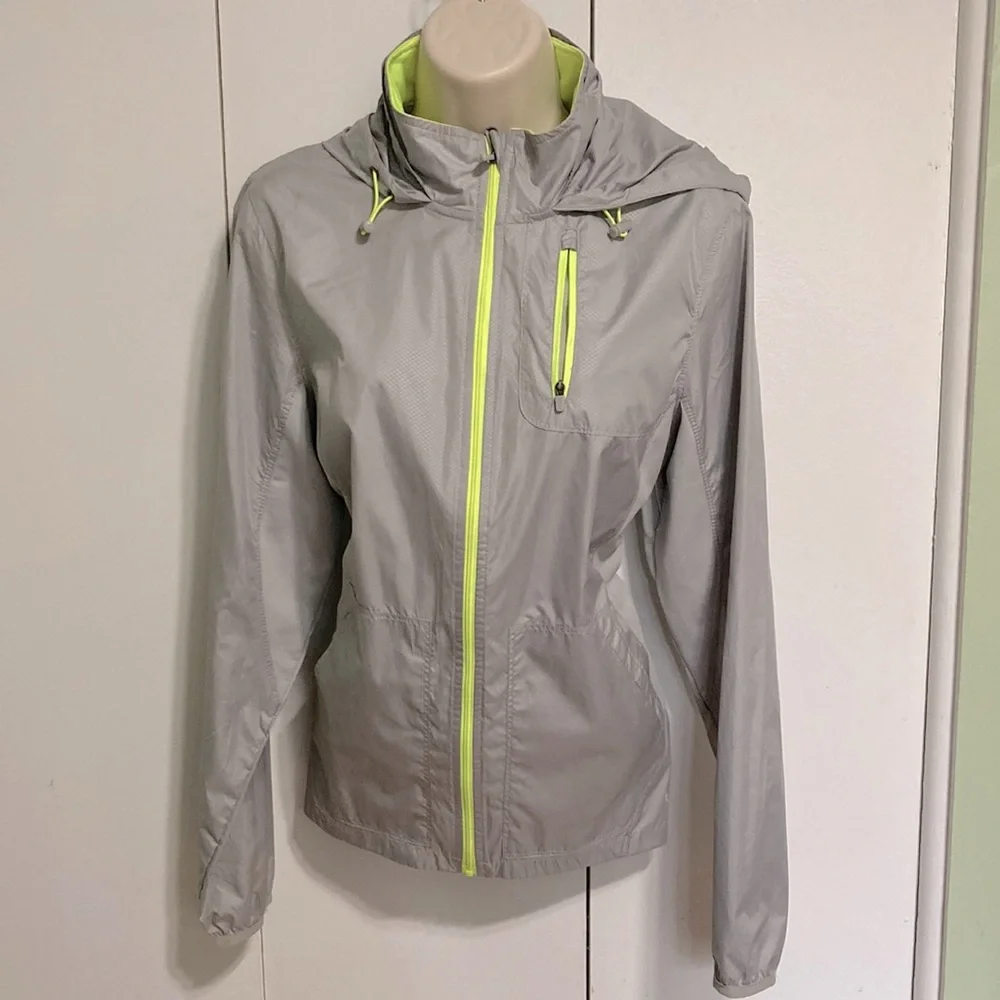 DANSKIN NOW Windbreaker Runner Lightweight Jacket Silver Gray Neon Yellow Medium
